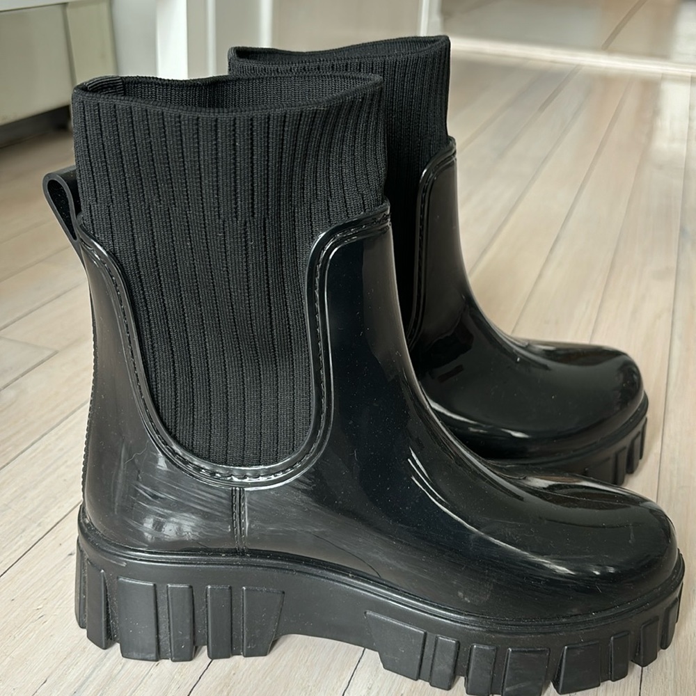 Black combat rain boots platform